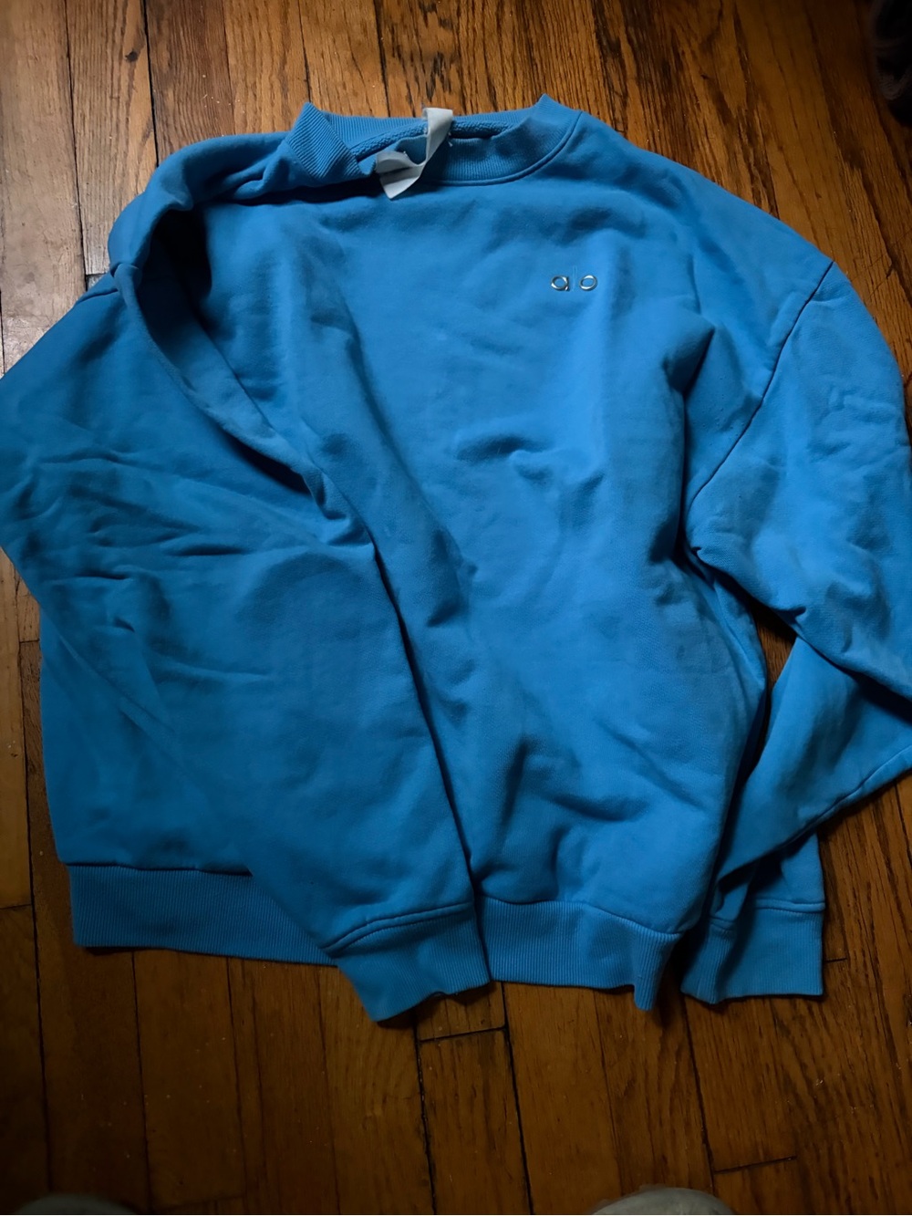 ALO Yoga Accolade Crewneck Sweatshirt in Bright Blue
